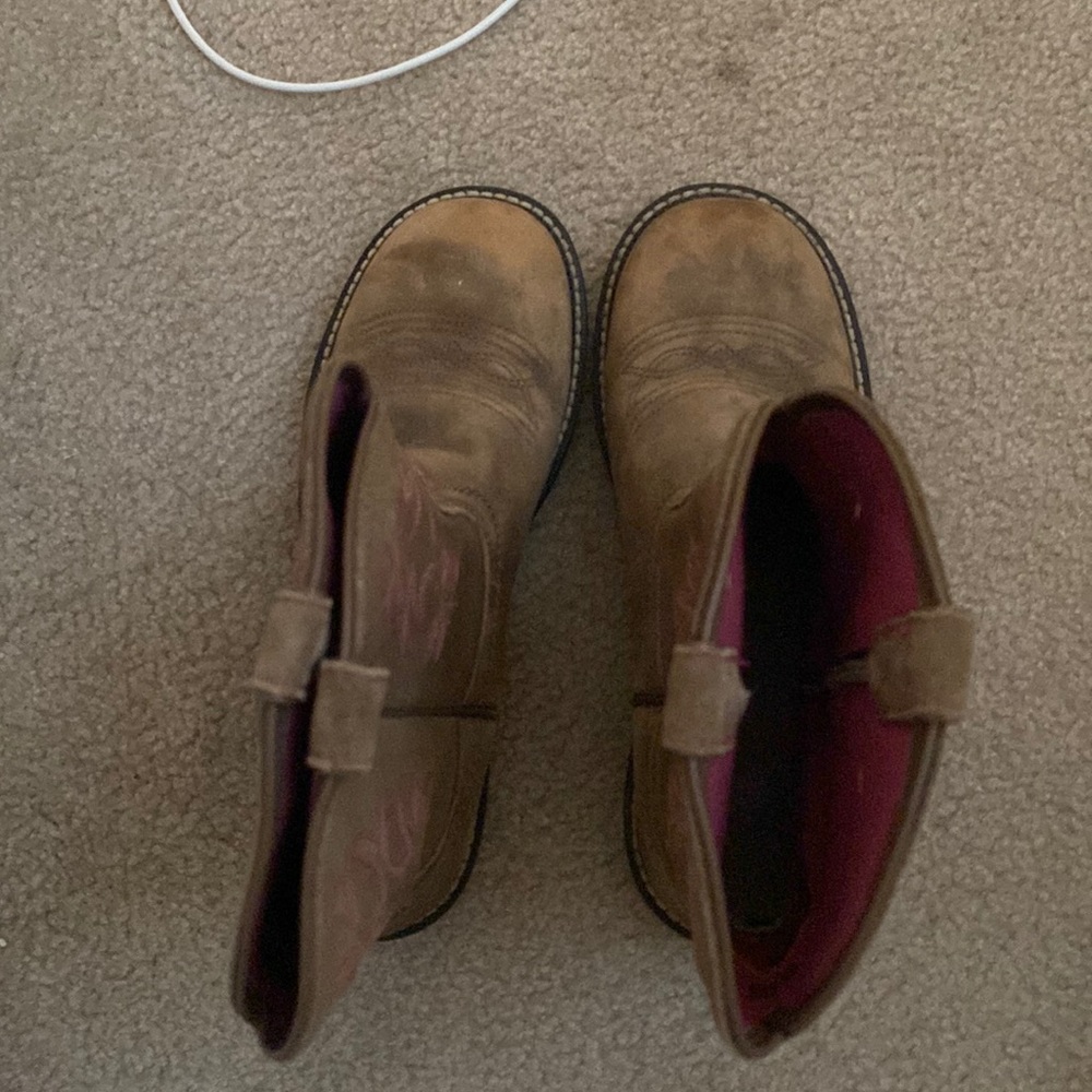 Ariat Circle Toe Cowboy Boots